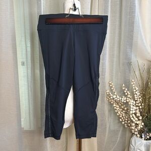 Lululemon Run Crop Black Sz 6 Capri w Reflection